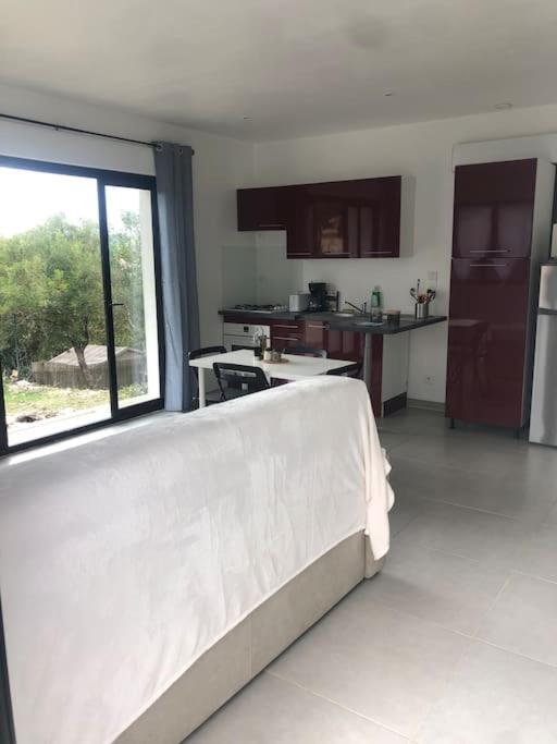 Charment logement avec parking et jardin privatif