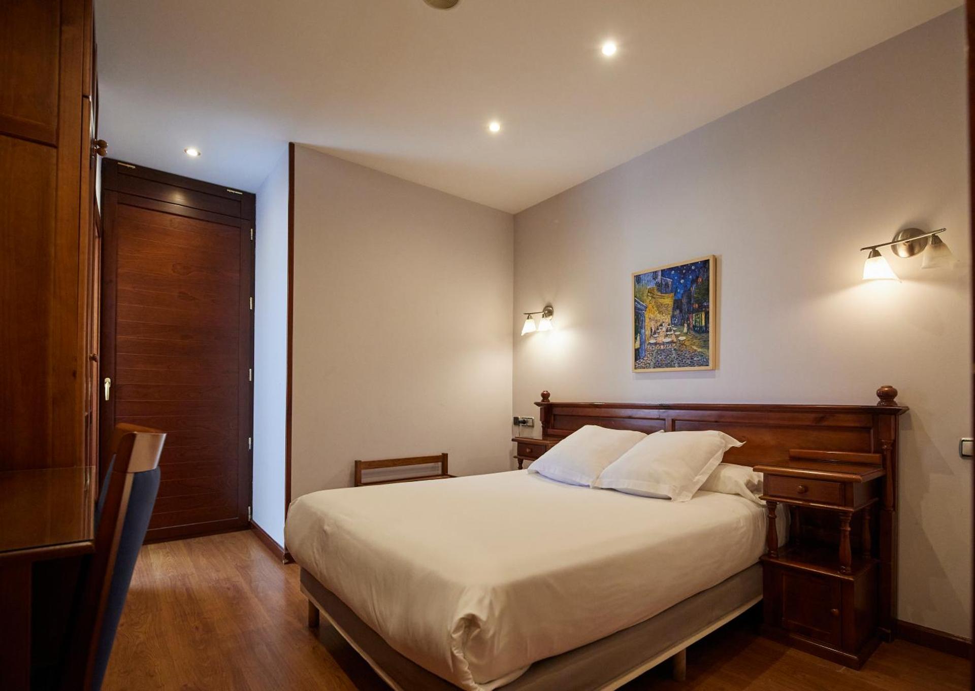 Double or Twin Room (Parking Included)