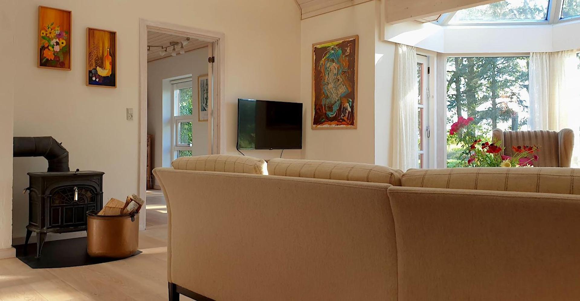 Communal lounge/ TV room