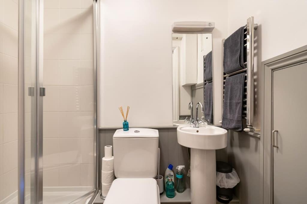 Top Floor Flat on Harbour Street with sea views