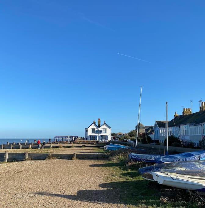 Top Floor Flat on Harbour Street with sea views