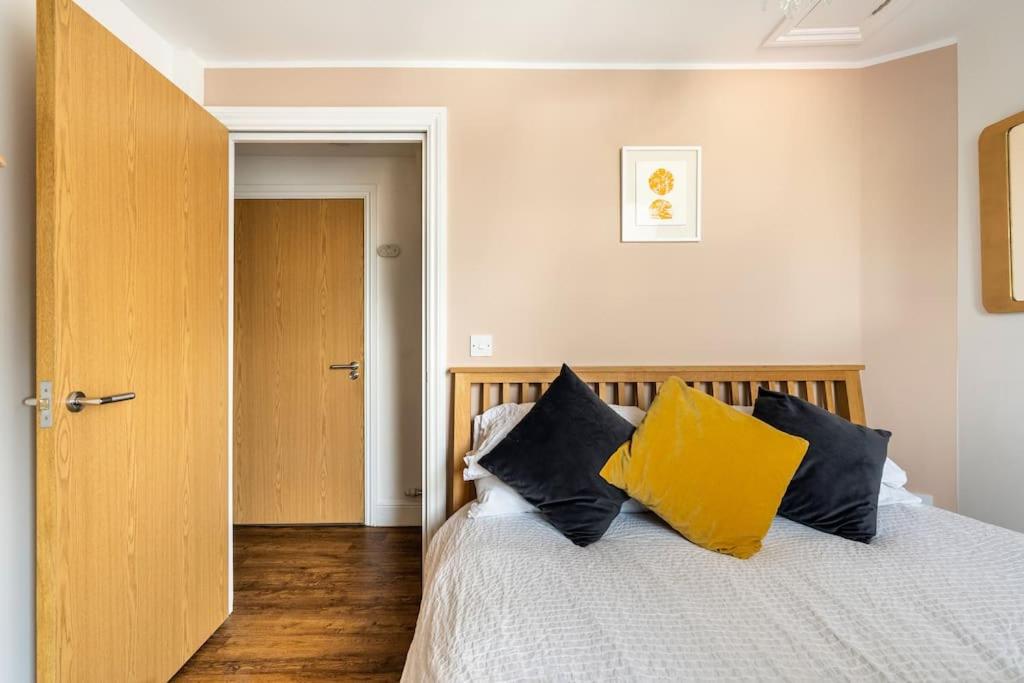 Top Floor Flat on Harbour Street with sea views