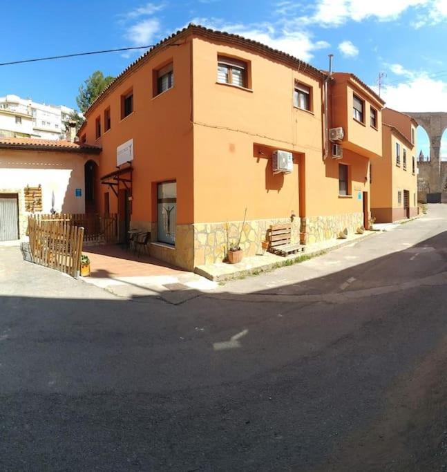 El Vinilo. Aparcamiento exterior gratuito