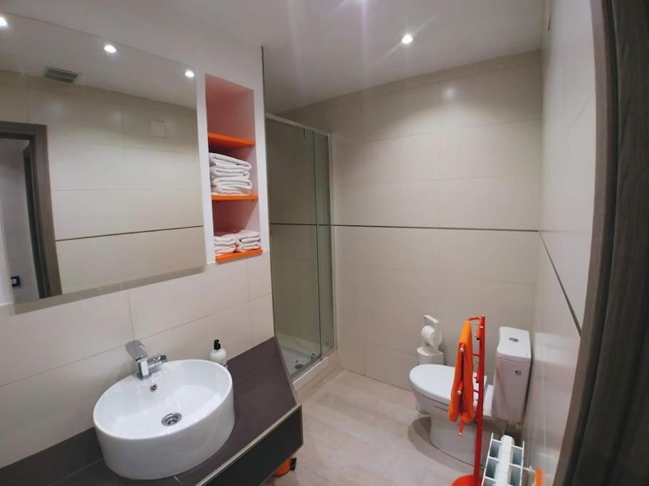 El Vinilo. Aparcamiento exterior gratuito