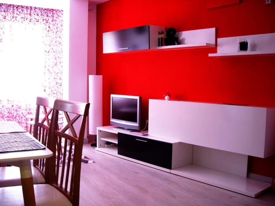 El Vinilo. Aparcamiento exterior gratuito