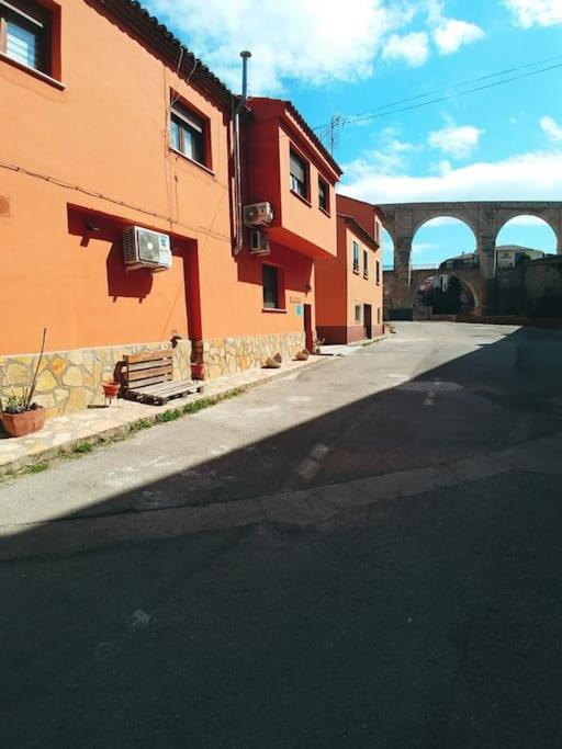 El Vinilo. Aparcamiento exterior gratuito