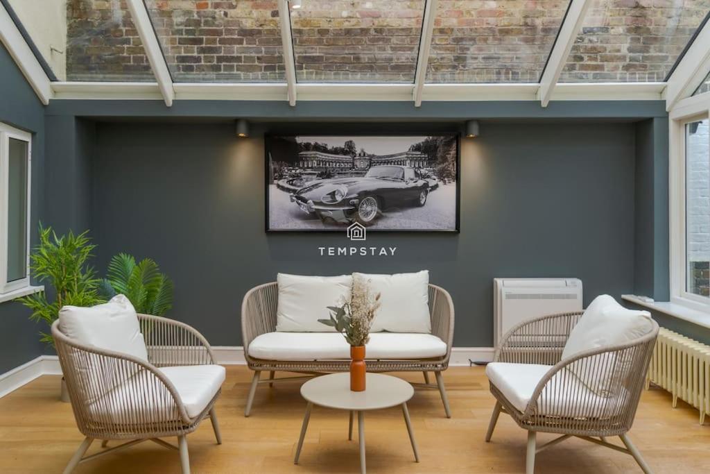 Cosy Family Home Near Thorpe Park & Legoland