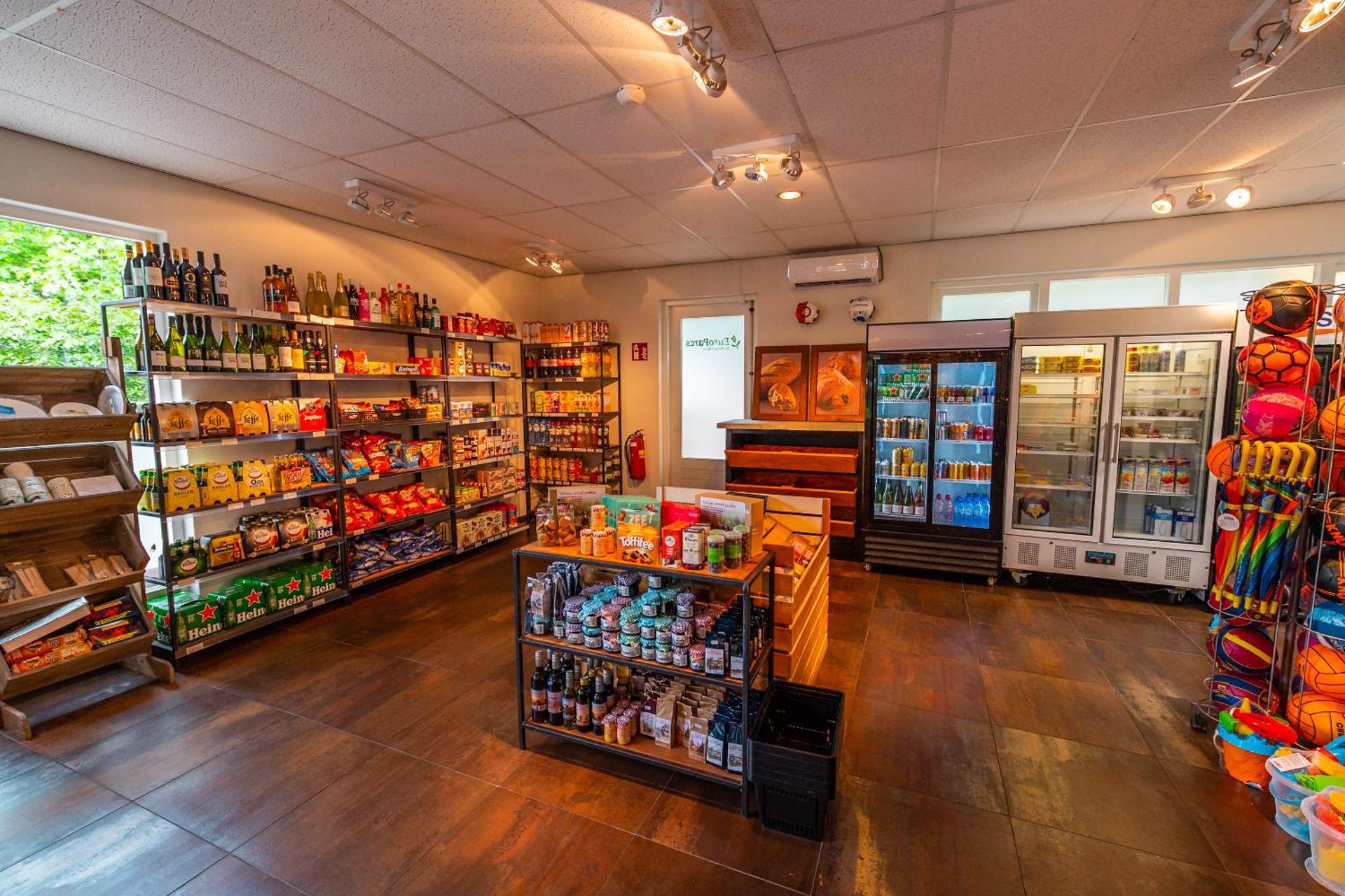 Supermarket/grocery shop