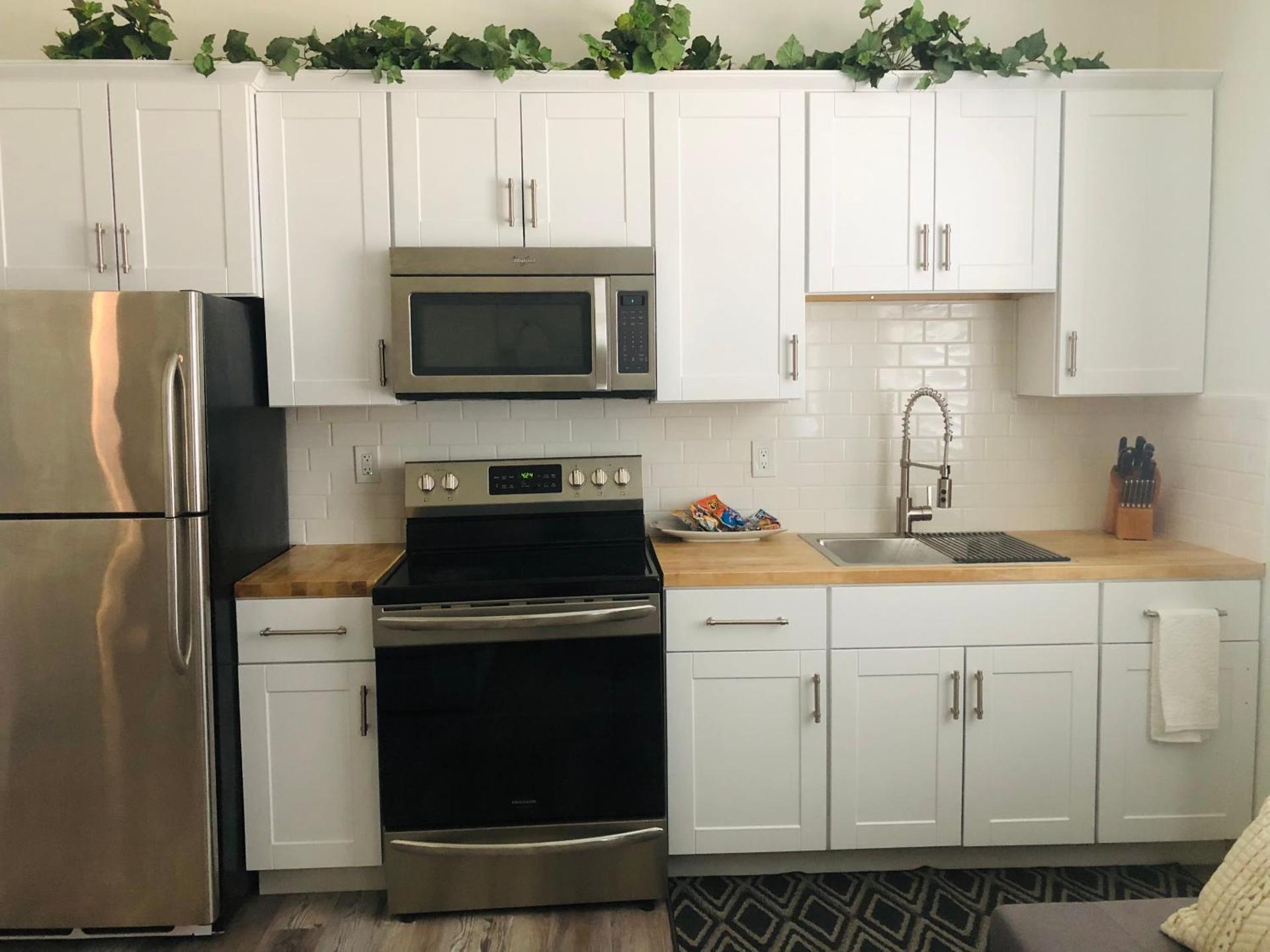 Beautiful Private Casita/Guesthouse w/ Kitchen, Access to Pool/Spa