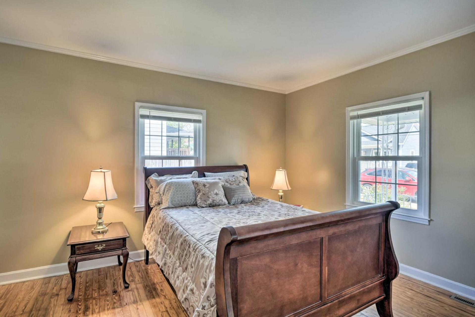 Cozy Greenville Bungalow about 2 Mi to Downtown!