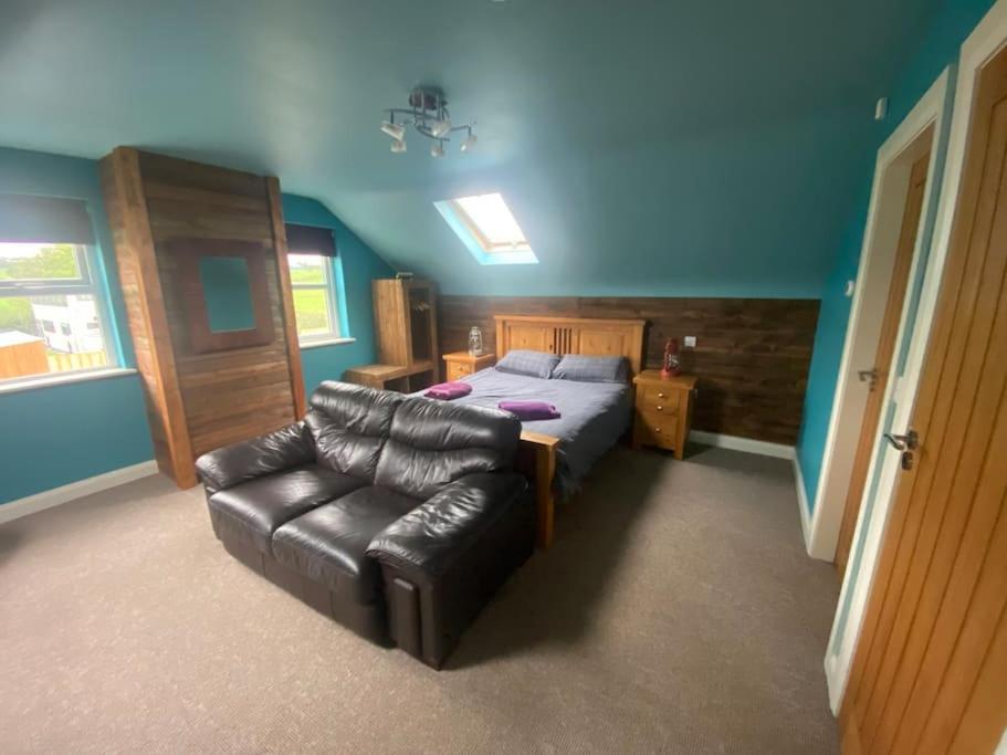 Sleeps 18 Double Decker Bus Hot Tub Sauna Cinema Pets