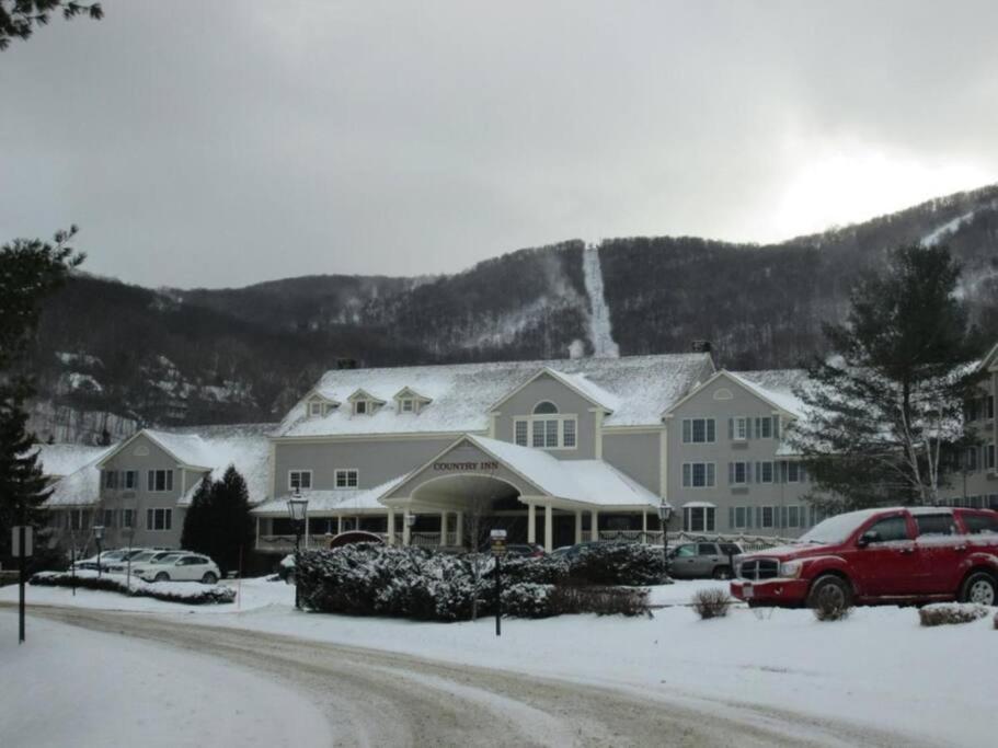 Deluxe Ski On Off 1BR Suite Sleeps 4 on Jiminy Mtn
