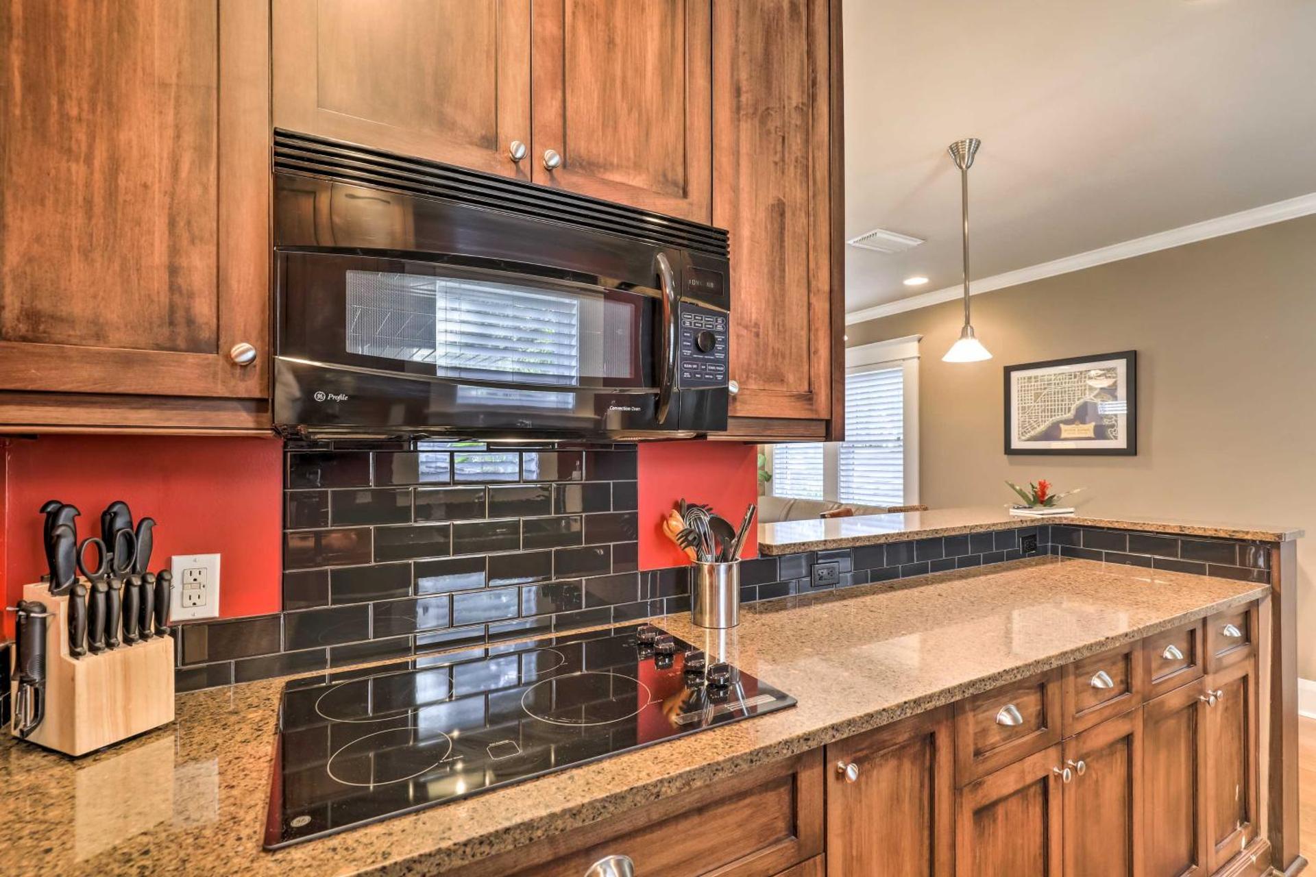 Hyde Park Luxury Studio with Prime Location!