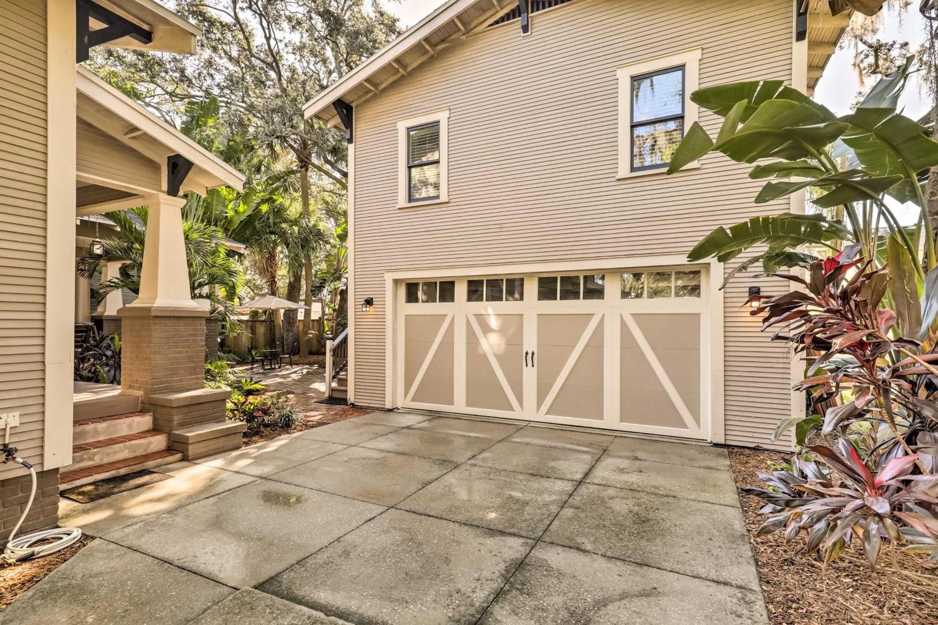 Hyde Park Luxury Studio with Prime Location!