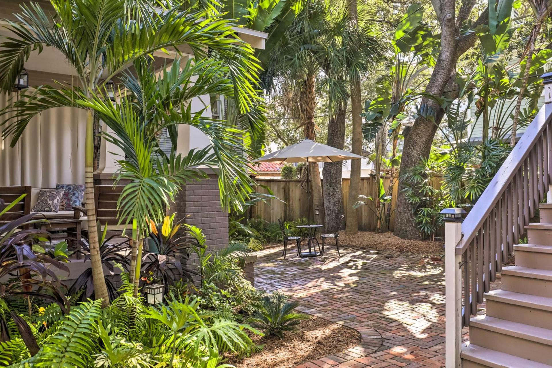 Hyde Park Luxury Studio with Prime Location!