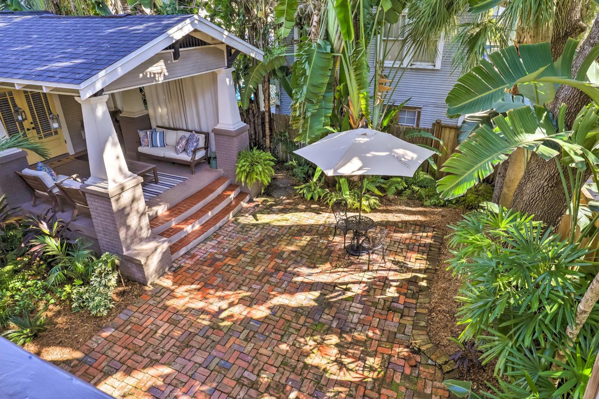 Hyde Park Luxury Studio with Prime Location!