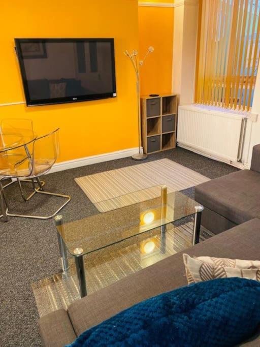 Communal lounge/ TV room