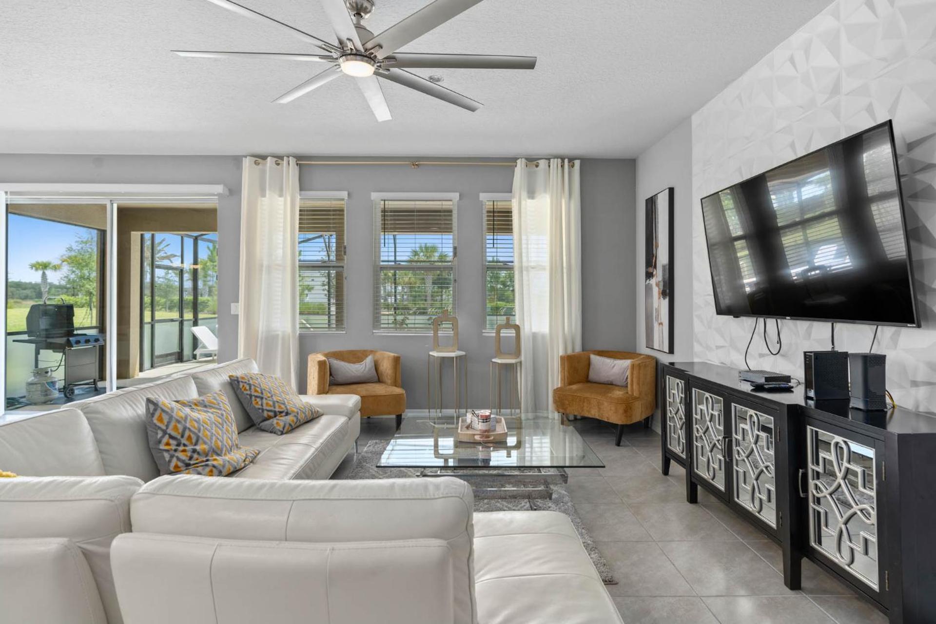 Communal lounge/ TV room