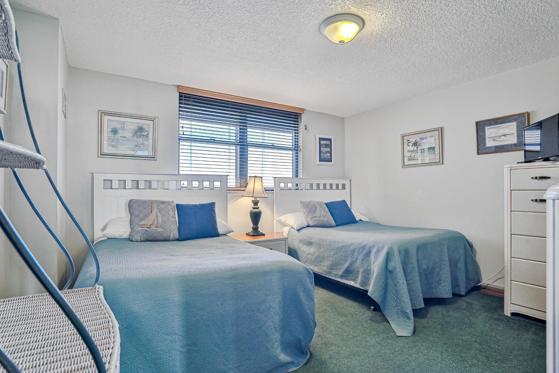 Fantastic home with views of sunrises, sunsets, & dolphins + WiFi & shared pool