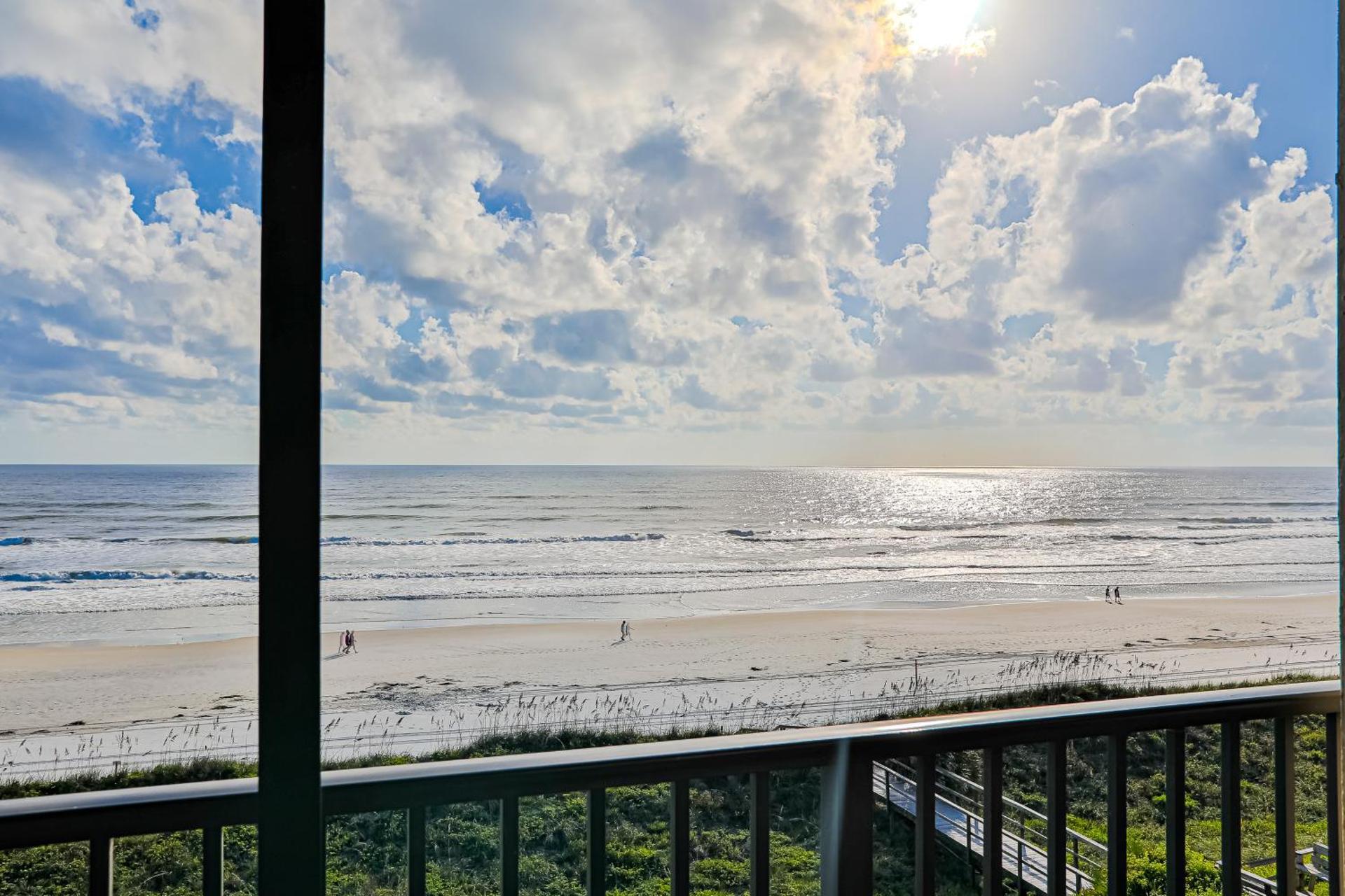 Fantastic home with views of sunrises, sunsets, & dolphins + WiFi & shared pool