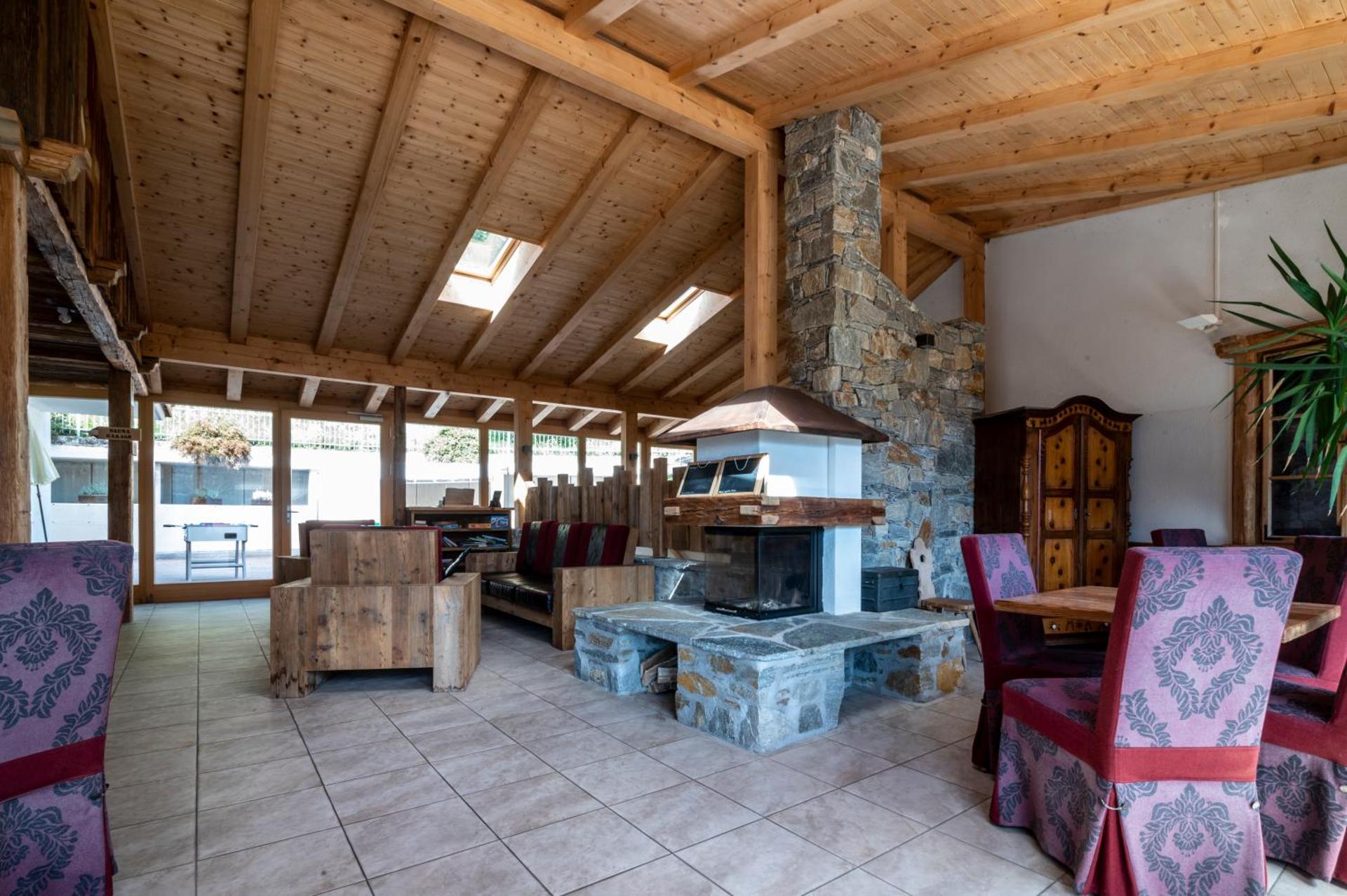 Communal lounge/ TV room