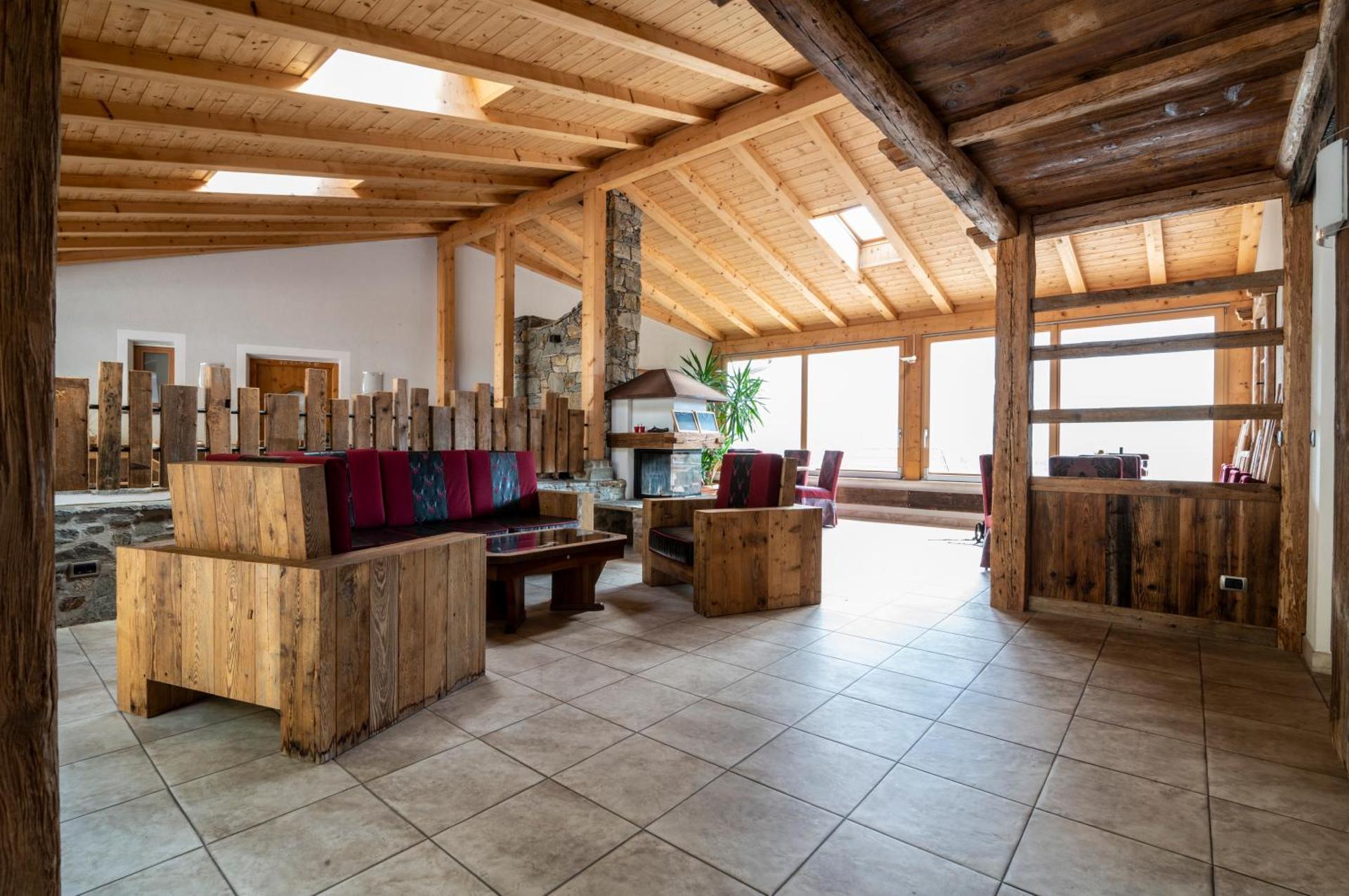 Communal lounge/ TV room