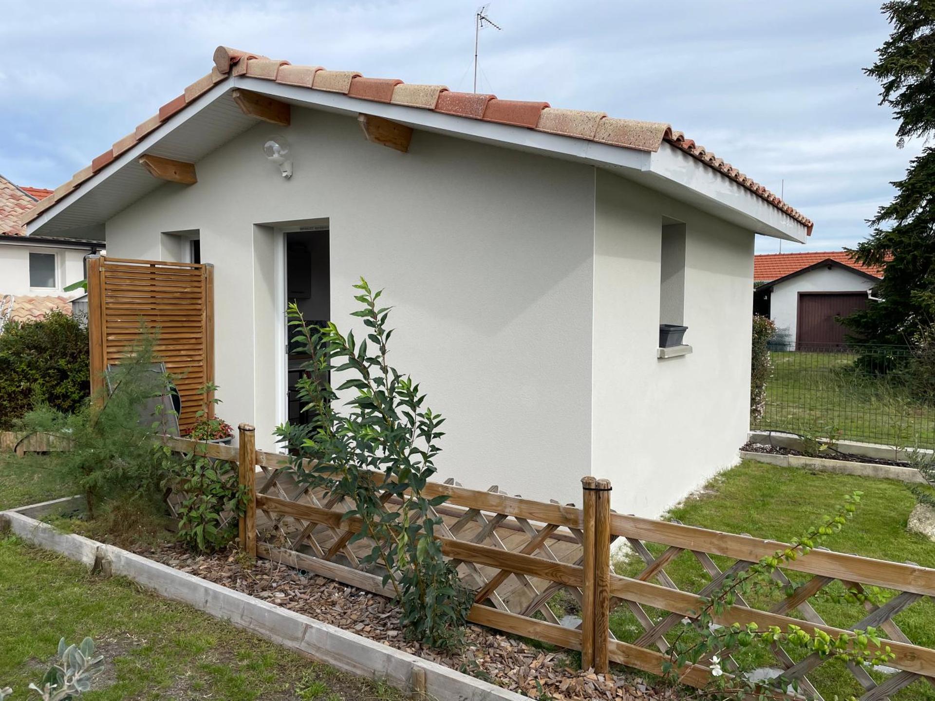 joli studio neuf tout equipé, wifi