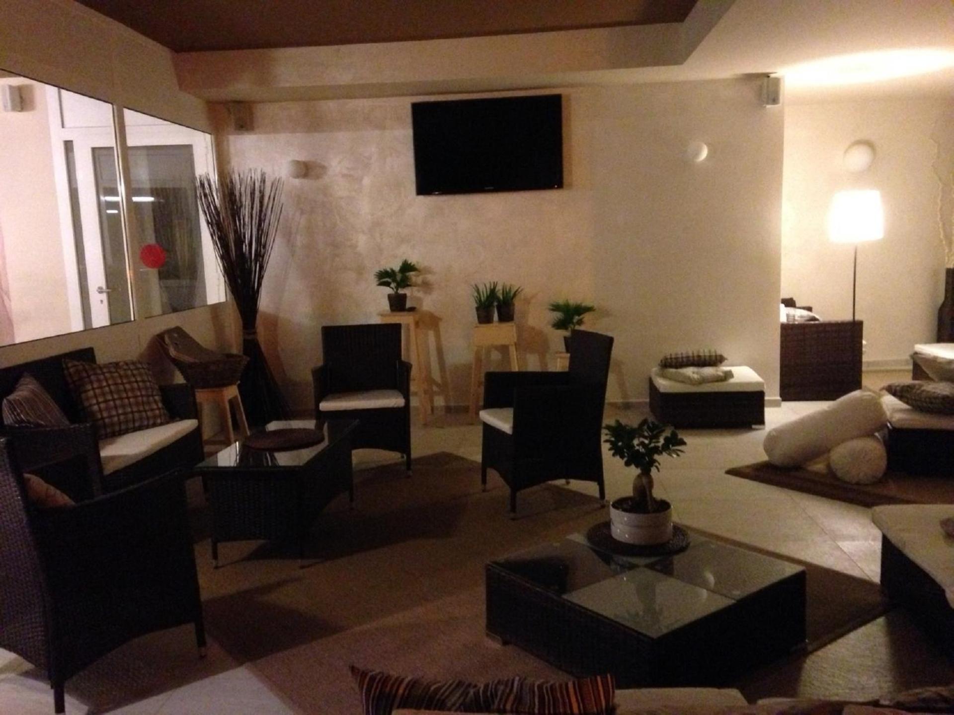 Communal lounge/ TV room