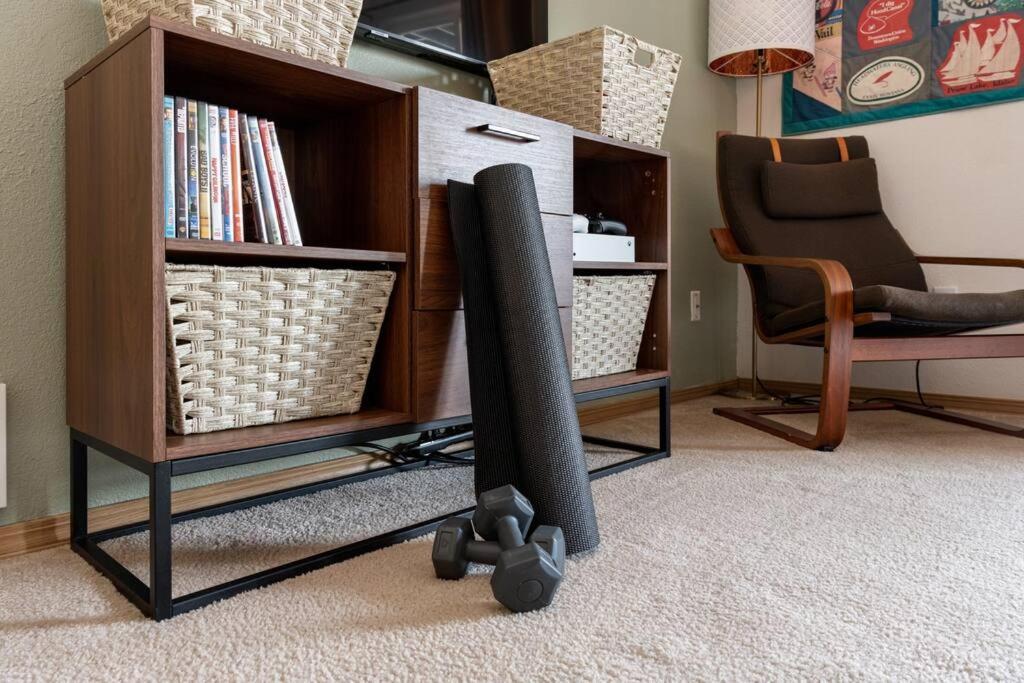 Cozy 2 bedroom condo walking distance from the beach