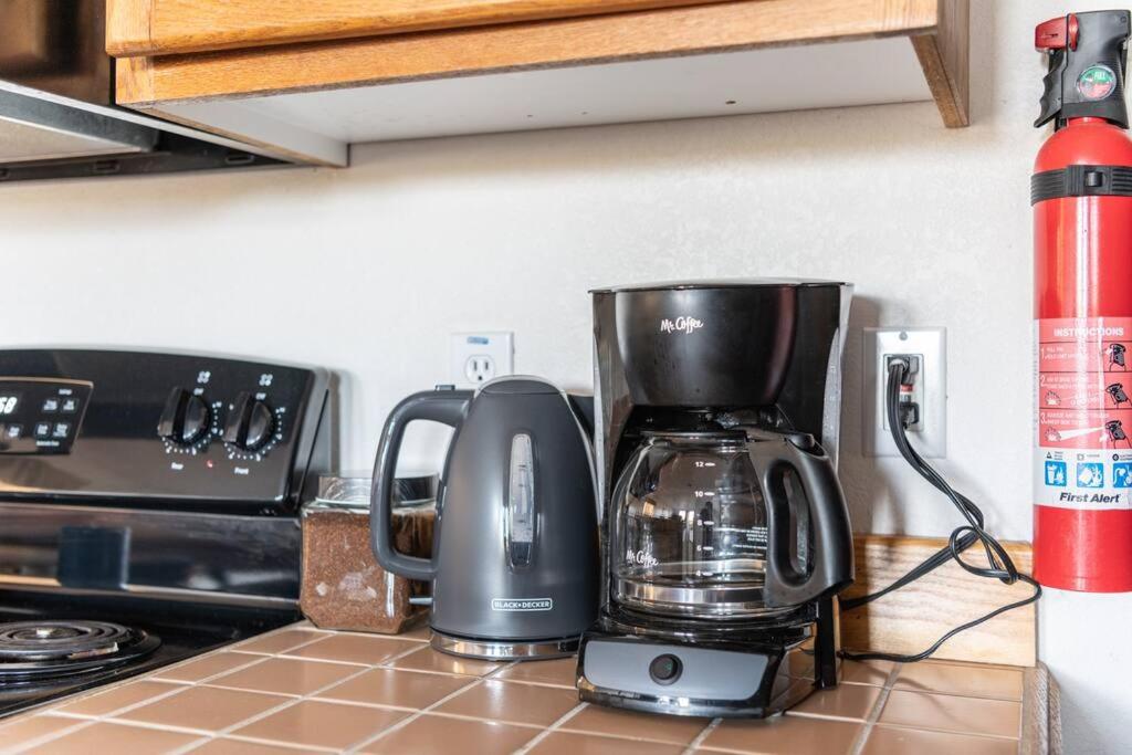 Cozy 2 bedroom condo walking distance from the beach