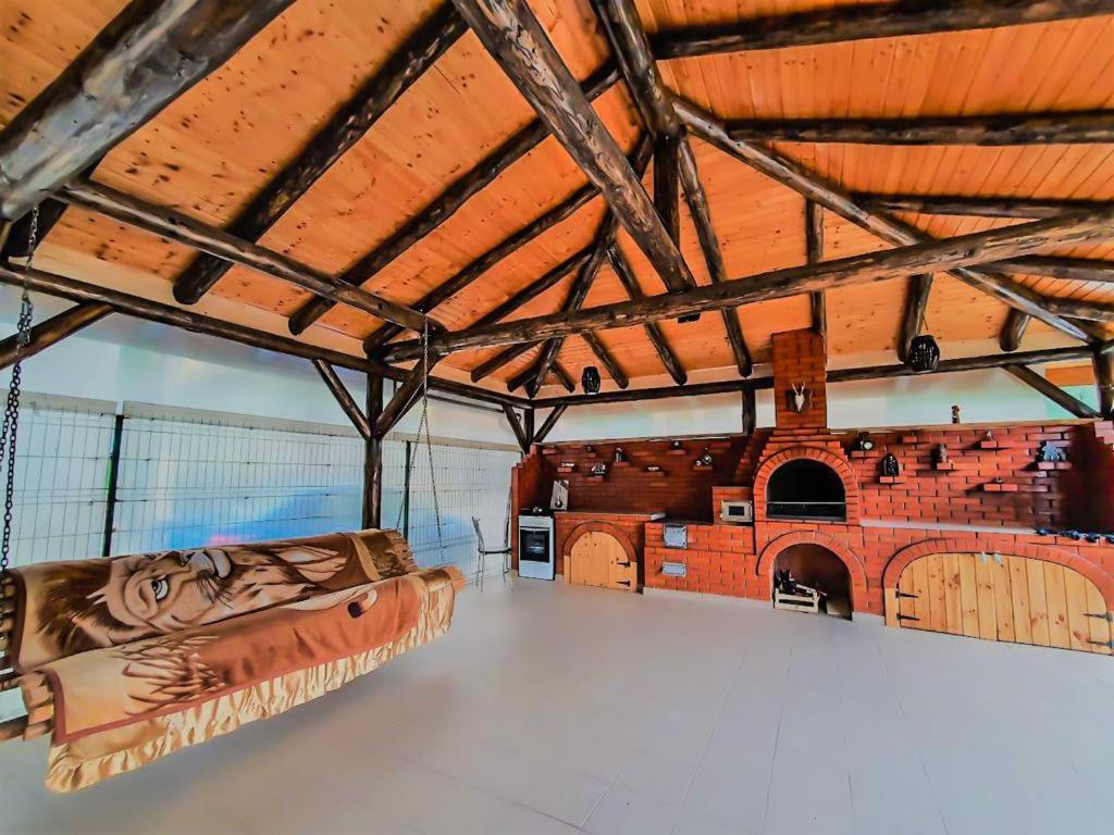 Casa de langa rau RUCAR