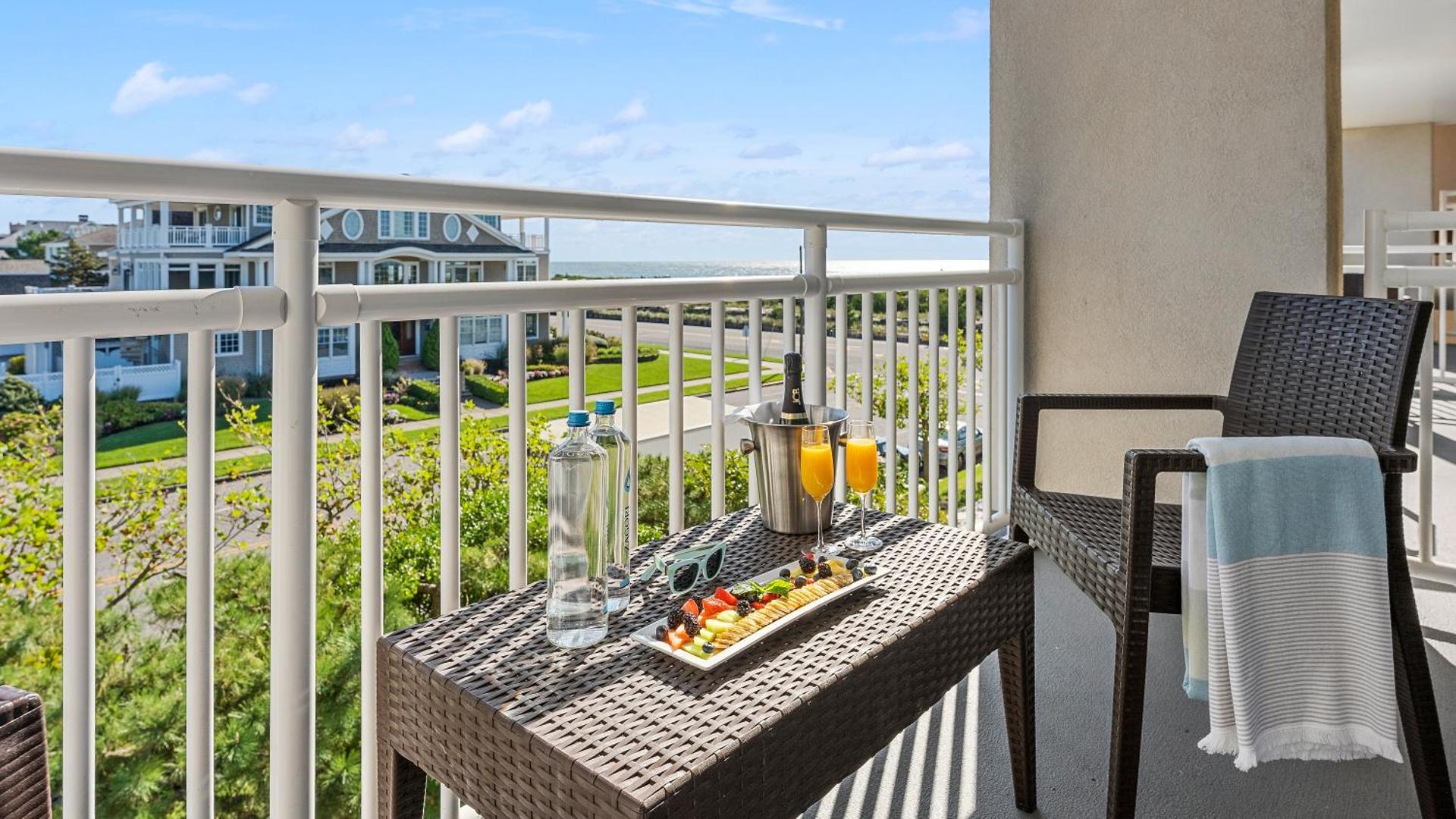 Premium Queen Side Ocean View