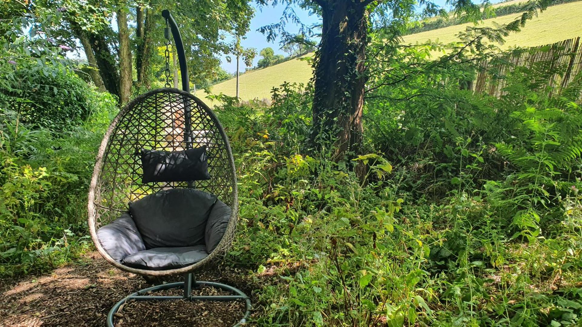 Luxury Coastal Shepherds Hut with hot tub, dining dome & a 5 Minute Walk to Pubs and Village