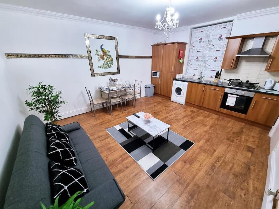 *6B7R* Setup for your most relaxed & amazing stay + Free Parking + Free Fast WiFi*