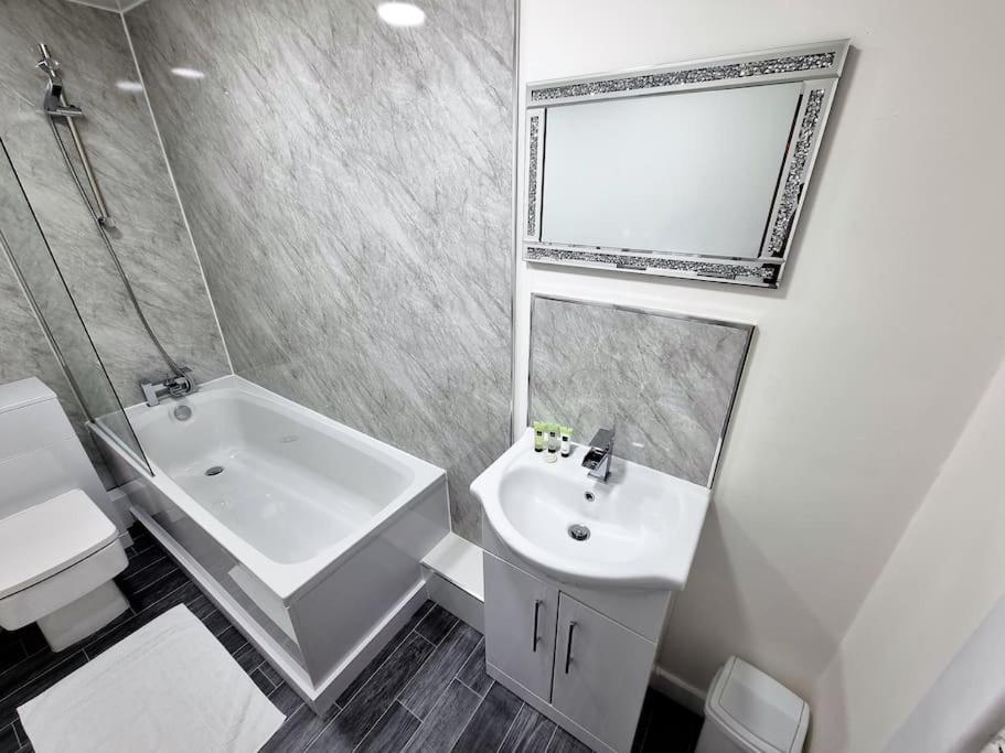 *6B7R* Setup for your most relaxed & amazing stay + Free Parking + Free Fast WiFi*