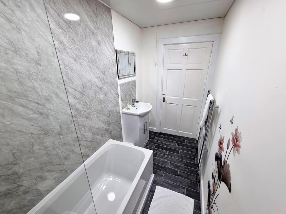 *6B7R* Setup for your most relaxed & amazing stay + Free Parking + Free Fast WiFi*