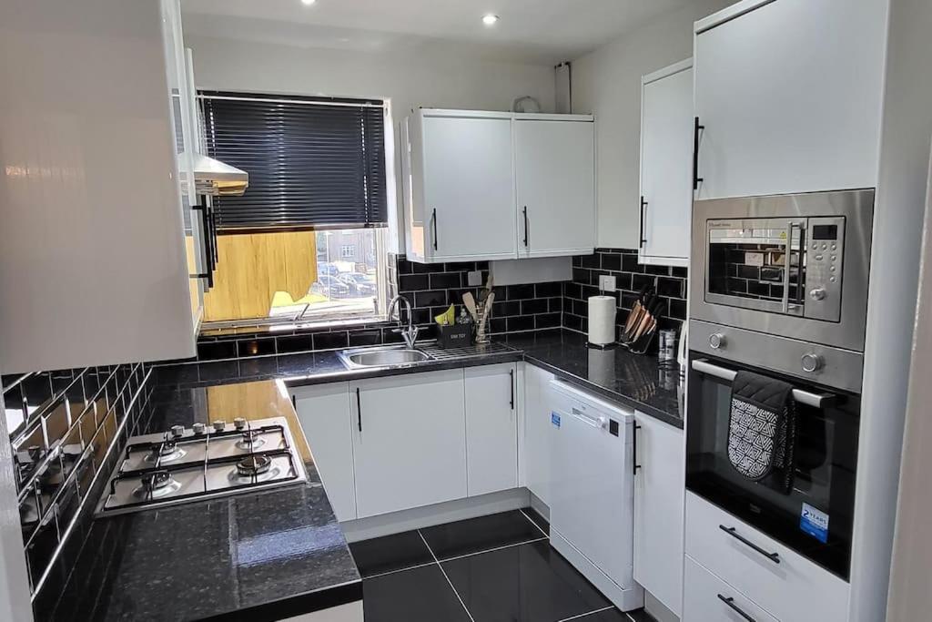 Newly refurbished 3 bedroom flat