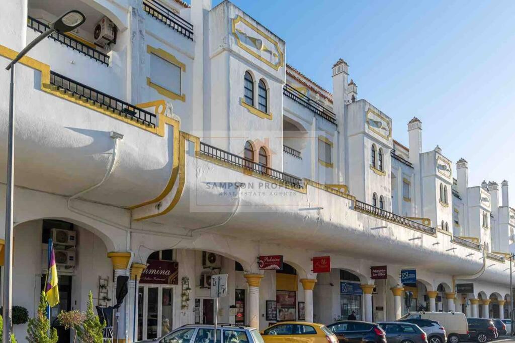 Spacious Two bedroom apt, 200m from the beach