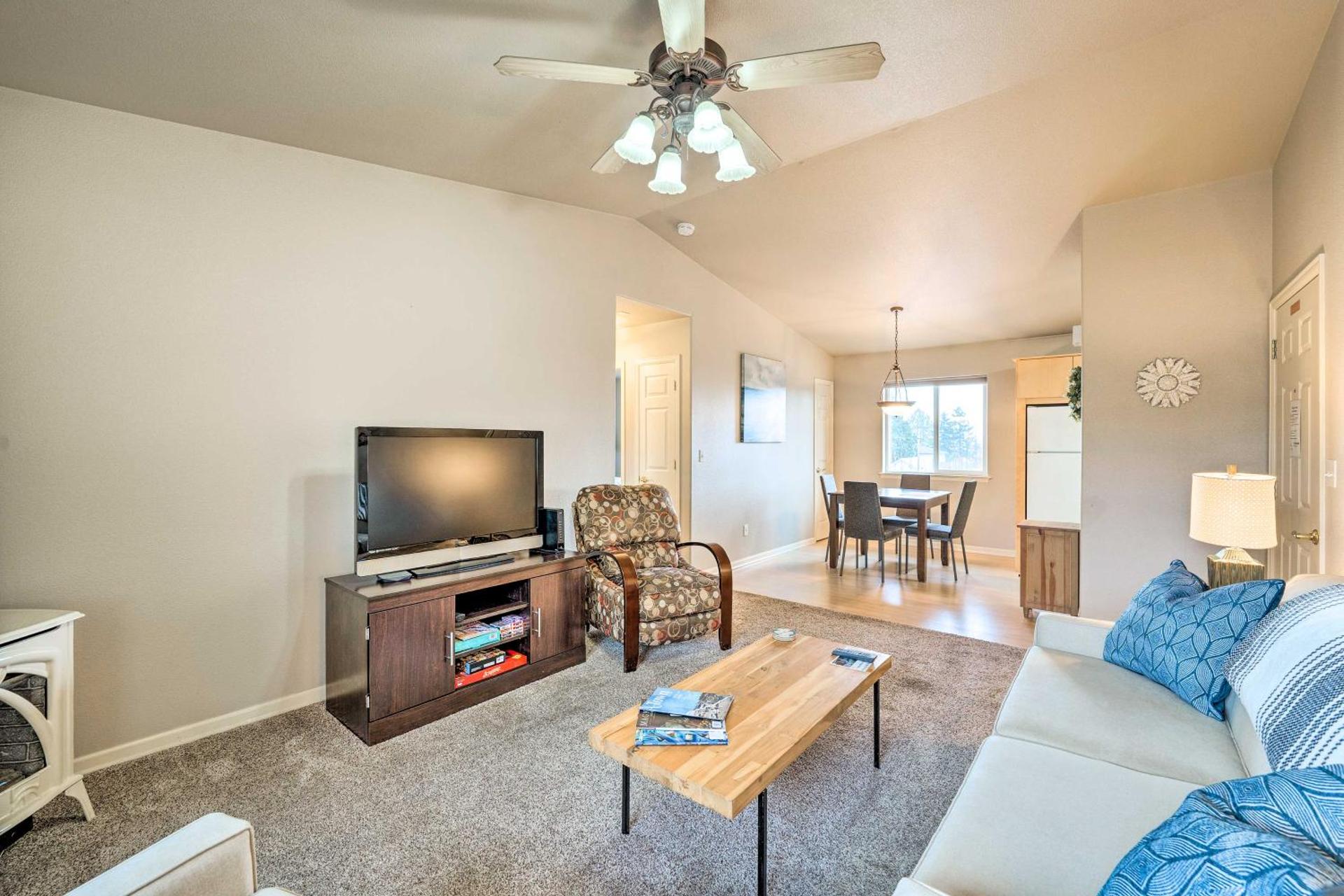 Anacortes Condo about 1 Mi to Marina and Fidalgo Bay!