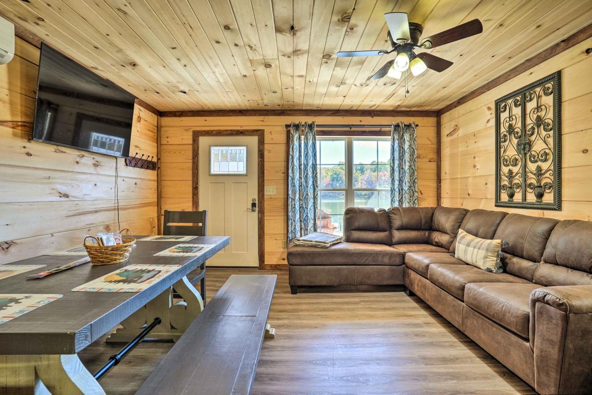 Brand-New Trenton Cabin Panoramic Lake Views