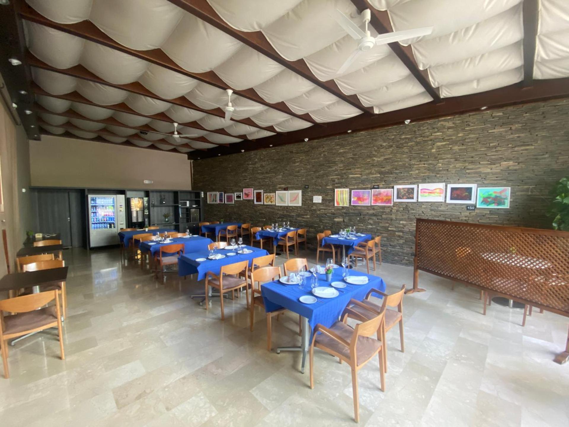 Communal lounge/ TV room