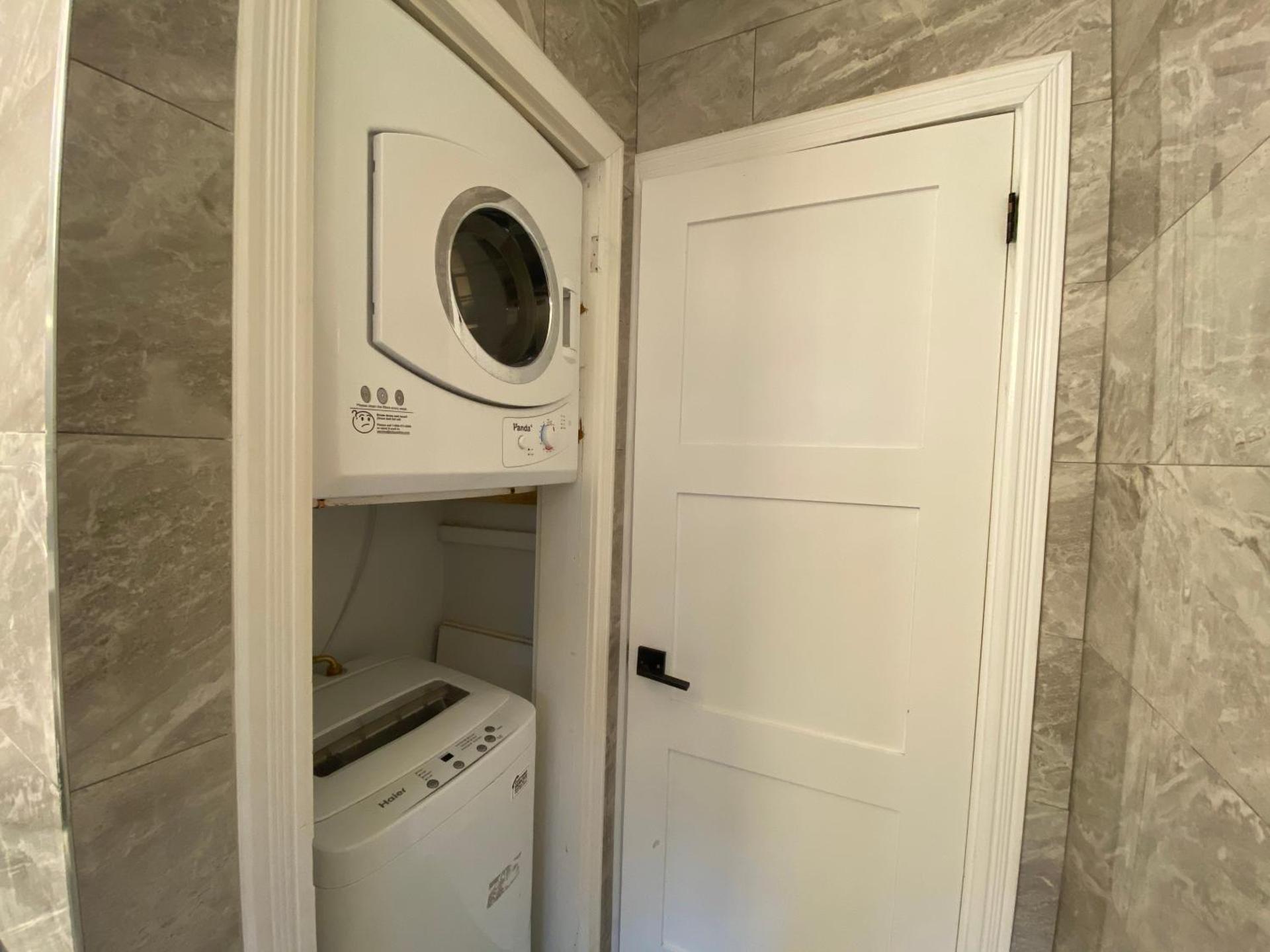 Yonge and Finch Subway !L Spacious & Bright Private Bedroom with Shared Amenties