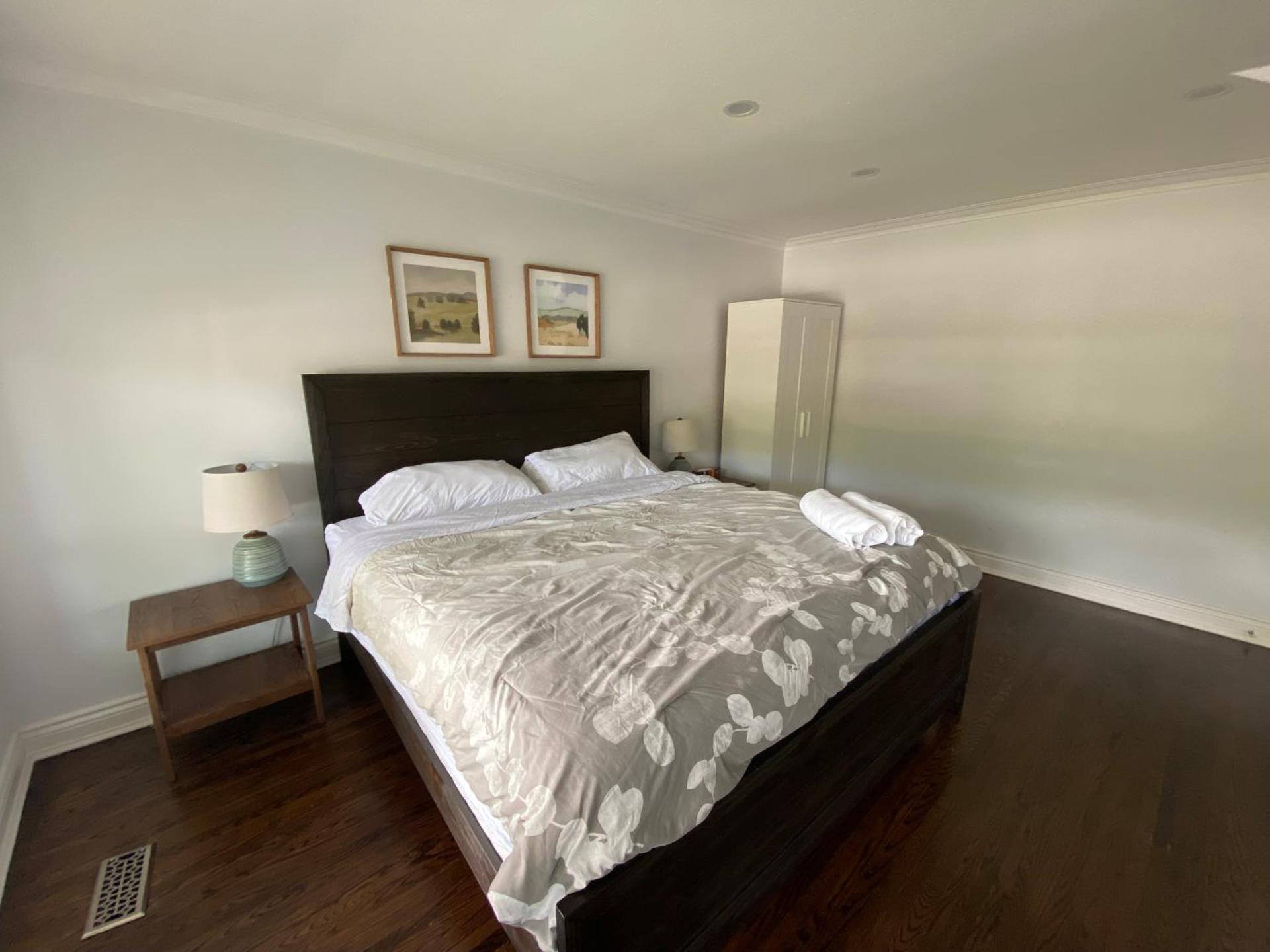 Yonge and Finch Subway !L Spacious & Bright Private Bedroom with Shared Amenties