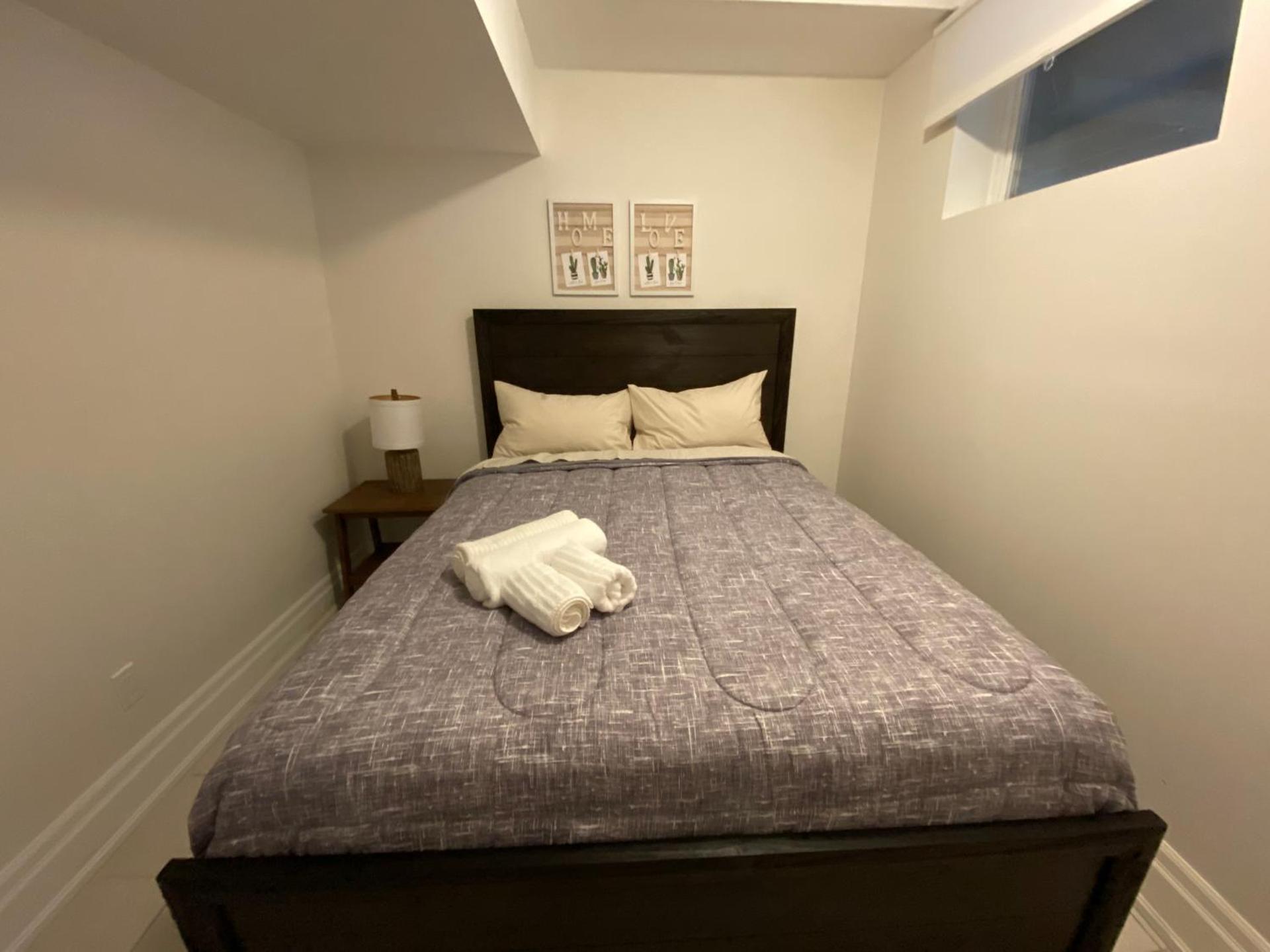 Yorkmills and Bayview !C Cozy & Stylish Private Bdr with Shared Bathroom