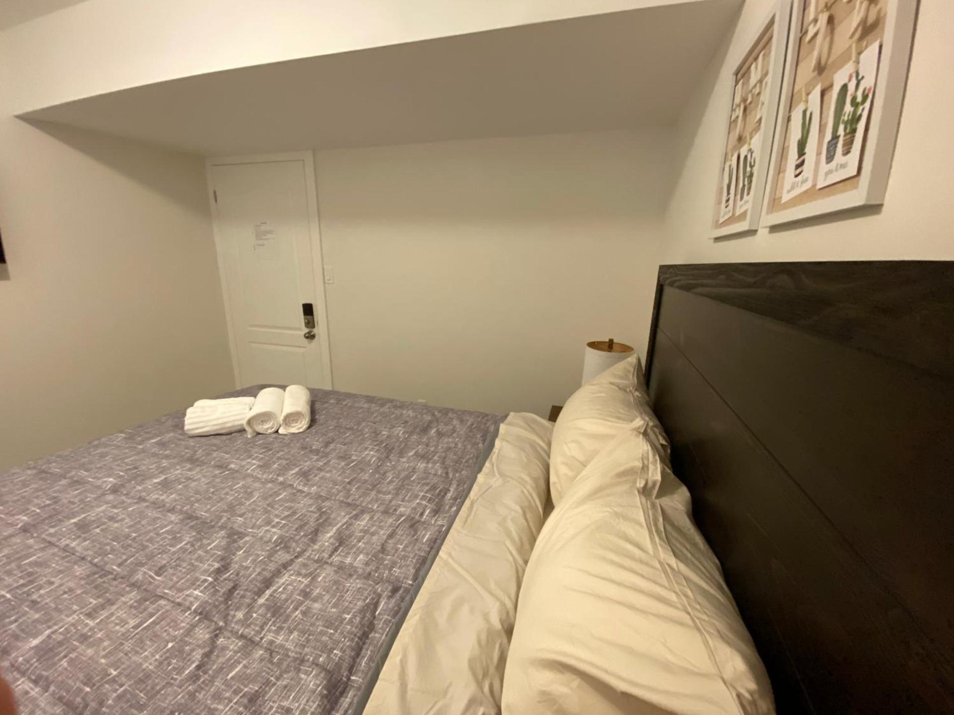 Yorkmills and Bayview !C Cozy & Stylish Private Bdr with Shared Bathroom