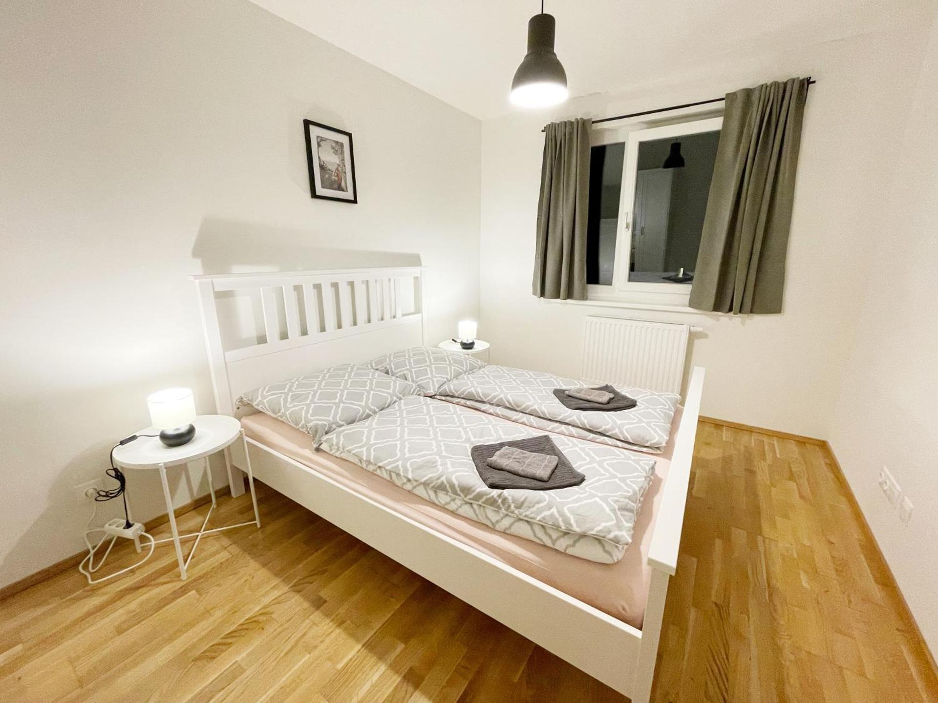 MUZETA11 - Modern Town Apartment with Balcony