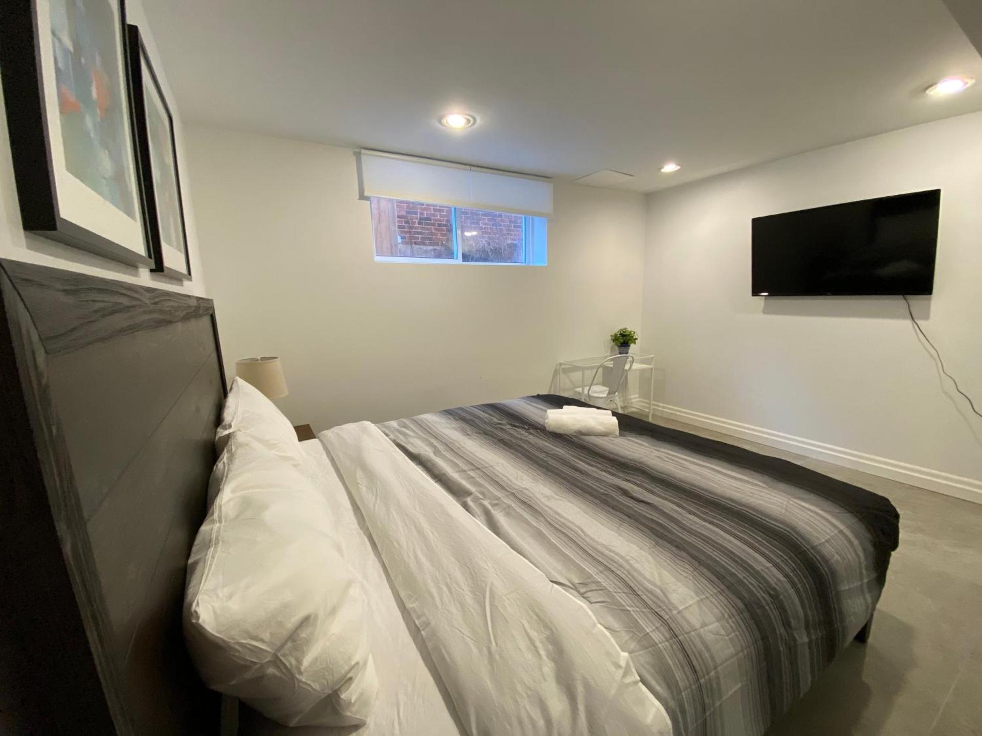 Yorkmills and Bayview !A Spacious and Modern Private Bdr with Shared Bathroom