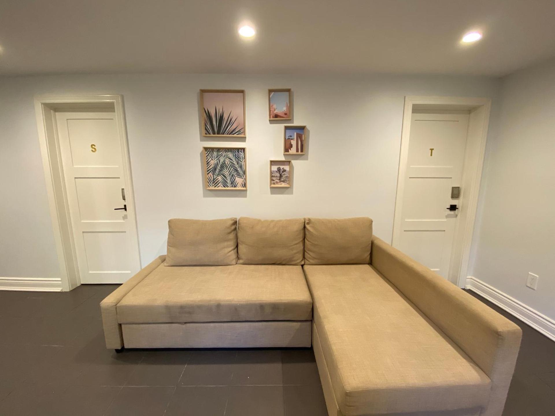 Yonge and Finch Subway !R Spacious & Stylish Prvt Bdr with Shared Bathroom