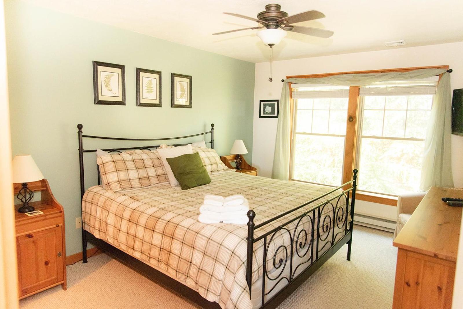 Camelback Private Home located behind Waterpark & Ski Lift