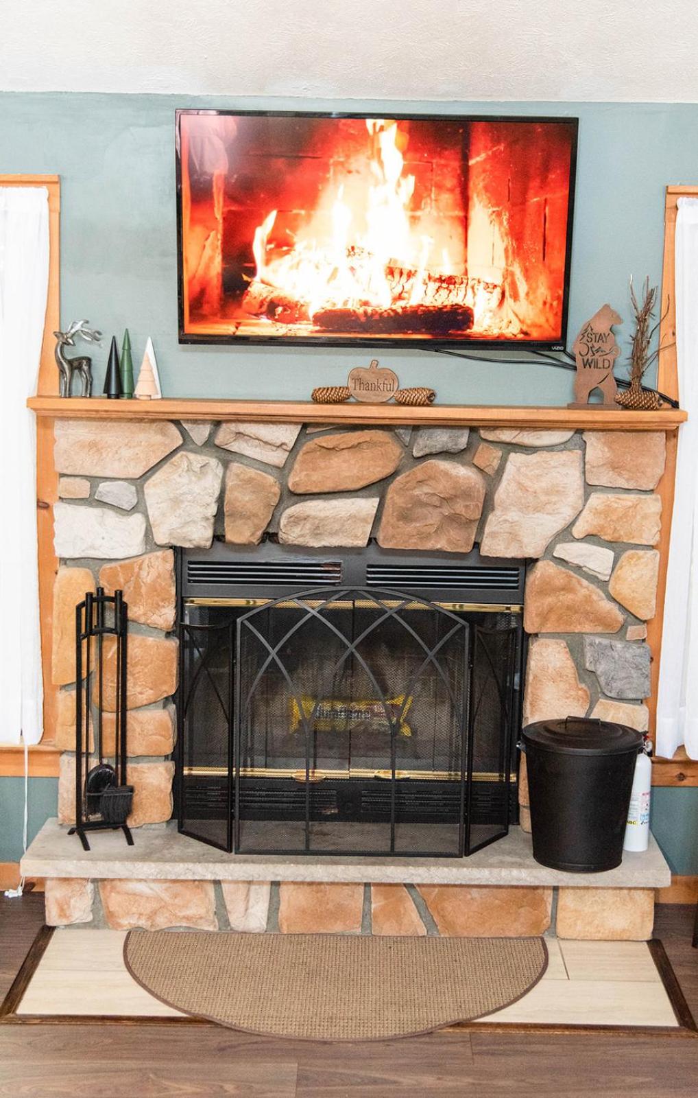 Camelback Private Home located behind Waterpark & Ski Lift